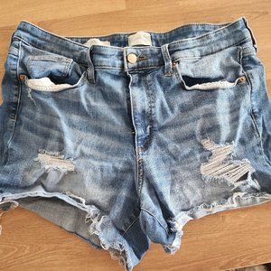 Universal Thread - Jean shorts - Distressed - Size 14/32